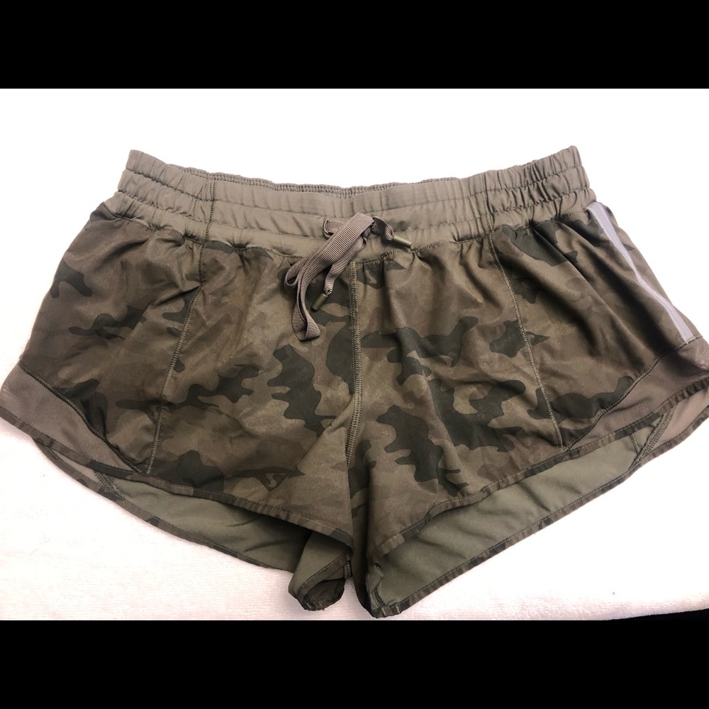 Rare Lululemon Green Savasana Camo Hotty Hot